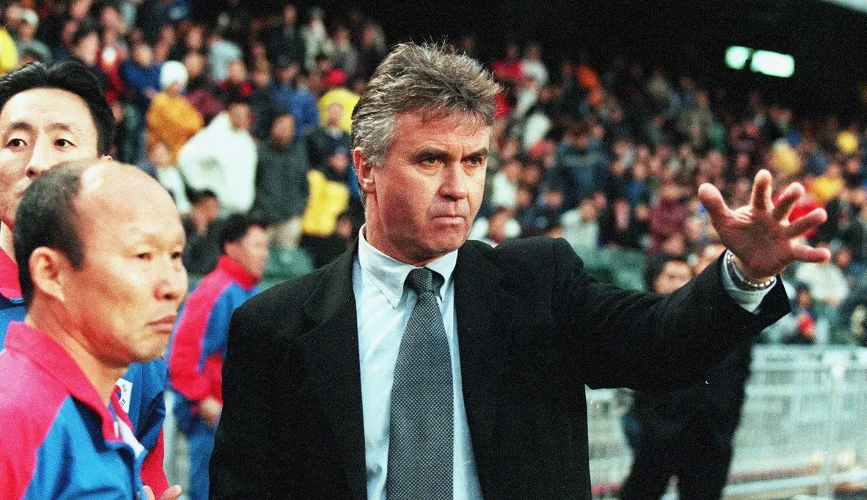 Guus Hiddink melatih Real Madrid pada musim 1998-1999. Setelah itu, Hiddink sukses dengan Timnas Korea Selatan, Rusia dan Australia serta tiga gelar juara Liga Belanda bersama PSV dan Piala FA bersama Chelsea. (AFP/SPORTASIA/Robyn Beck)