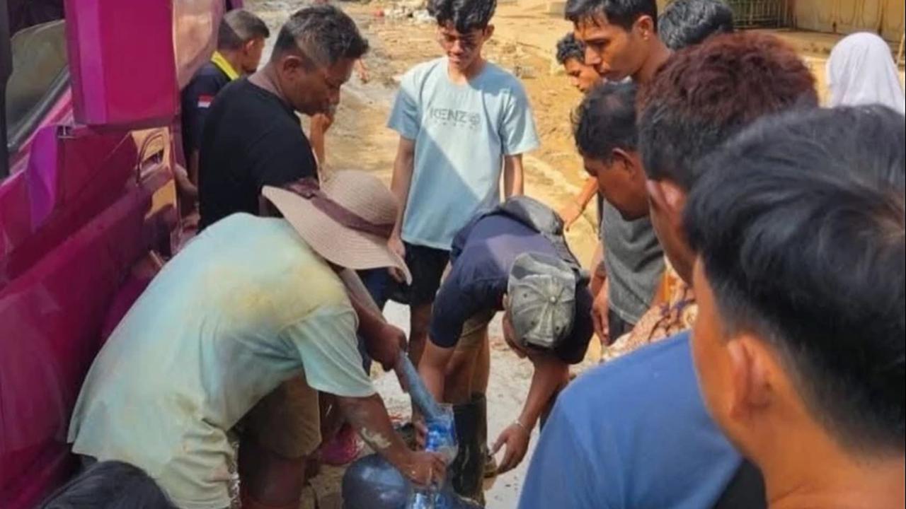 FOTO: Posko Demokrat Aceh Tamiang Perkuat Distribusi Bantuan Hingga Hari ke-12 Bencana