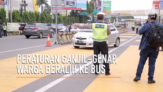 Penerapan aturan ganjil-genap membuat warga Bekasi mulai beralih ke Bus Transjabodetabek.