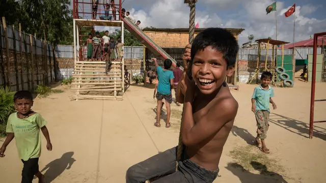 Tawa Ceria Anak Rohingya Bermain di Kamp Pengungsian