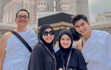 5 Potret Perjalanan Teuku Ryan Jalani Ibadah Umrah Bareng Sahabat
