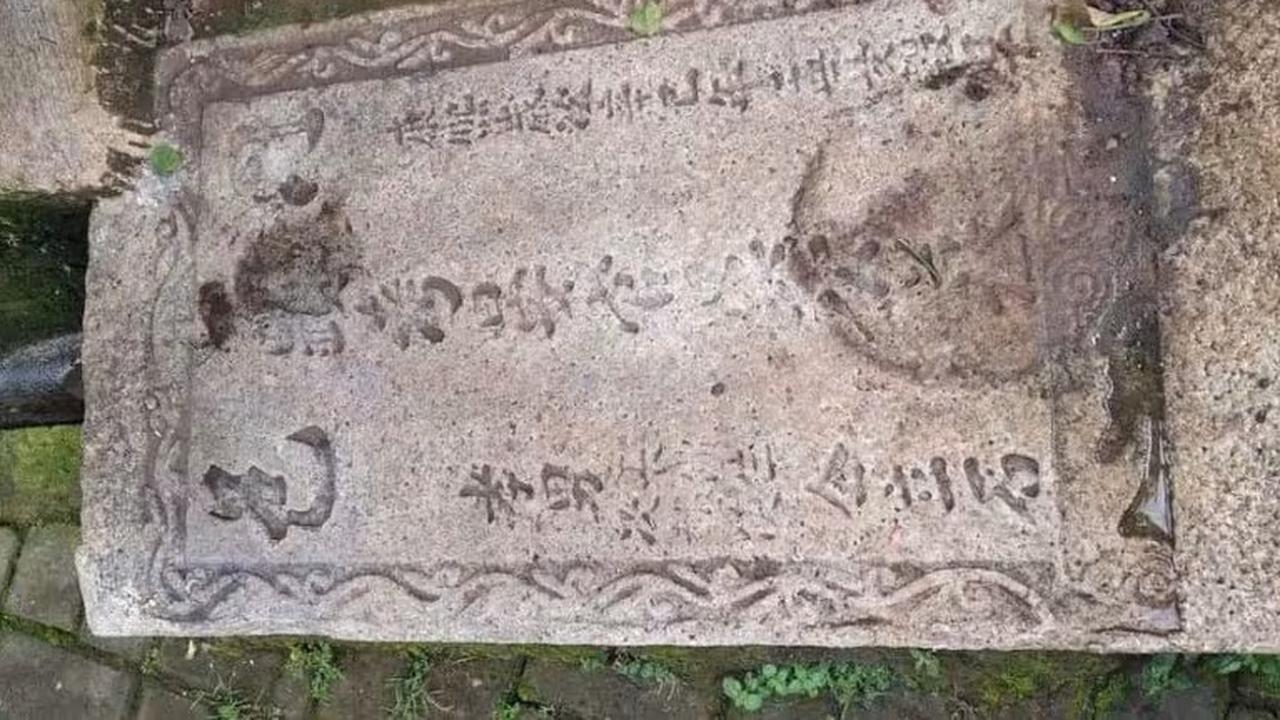 makam china kuno di semarang