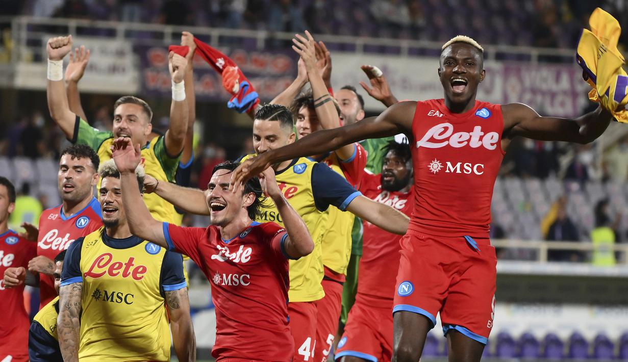 Pekan ketujuh Liga Italia diwarnai dengan keberhasilan tim-tim di 4 besar mendulang tiga poin. Napoli, AC Milan, Inter Milan dan AS Roma masing-masing sukses mengalahkan lawan-lawannya. Napoli masih kokoh memimpin klasemen sementara dengan raihan 21 poin. (LaPresse via AP/Alfredo Falcone)