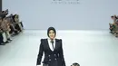 Aksi ibu-anak Aurel Hermansyah-Ameena berjalan di JFW 2025 menuai decak kagum publik. Keduanya Keduanya kompak dalam balutan busana bergaya victorian dari Ayu Dyah Andari.