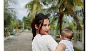 Konflik Indah Permatasari dan Nursyah panas lagi. Kali ini, Nursyah mengaku tak tahu agama Arie Kriting dalam siaran langsung Instagram pekan ini. (Foto: Dok. Instagram @indahpermatas)
