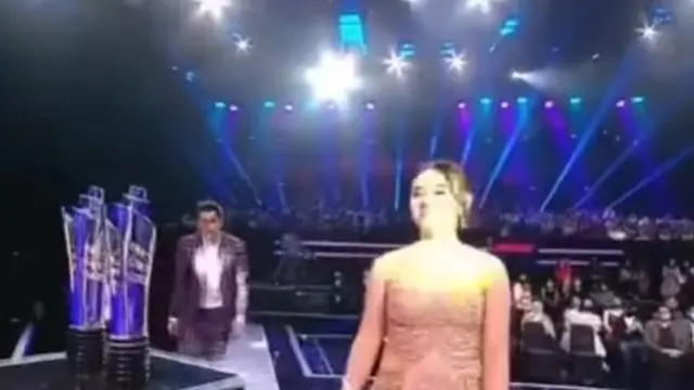 Arya Saloka dan Amanda Manopo reuni di Indonesian Drama Series Awards 2022 (Foto: tangkapan layar Vision Plus via Instagram @mandaskatic.id_new)