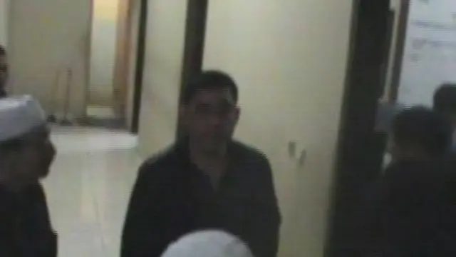 Anak Ketua DPRD jadi korban penembak misterius.