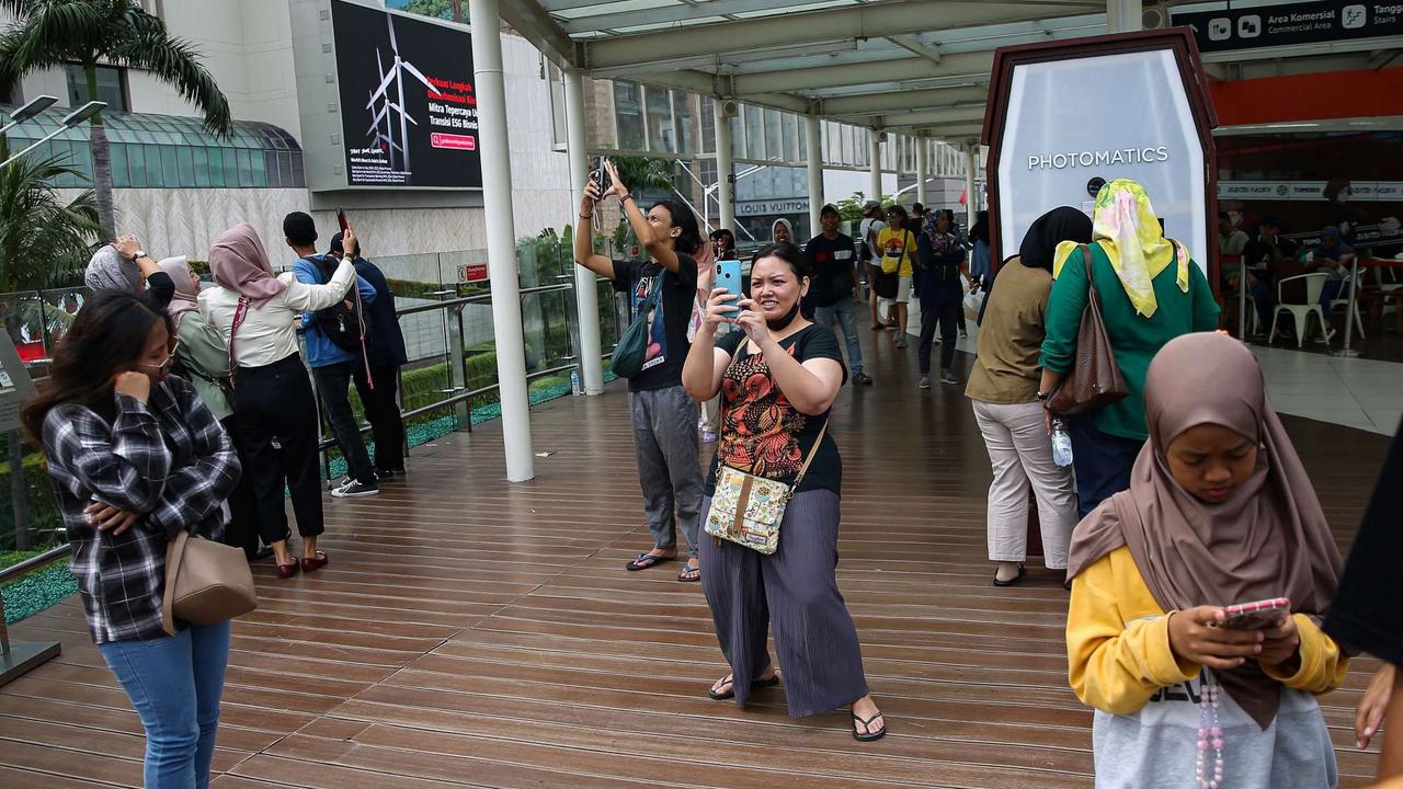 Anjungan Halte TransJakarta Bundaran HI Jadi Primadona Wisata Murah di Tengah Libur Isra Mikraj