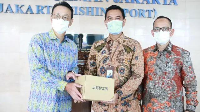 Direktur Pengelolaan Sumber Daya Ikan Ridwan Mulyana mendampingi  Duta Besar Jepang untuk Indonesia Kanasugi Kenji (20/4/2022). (Dok KKP)