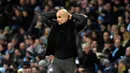 Ekspresi pelatih Manchester City Pep Guardiola saat para pemainnya menghadapi Manchester United pada pertandingan Liga Inggris di Etihad Stadium, Manchester, Inggris, Sabtu(7/12/2019). Manchester City kalah 1-2. (AP Photo/Rui Vieira)