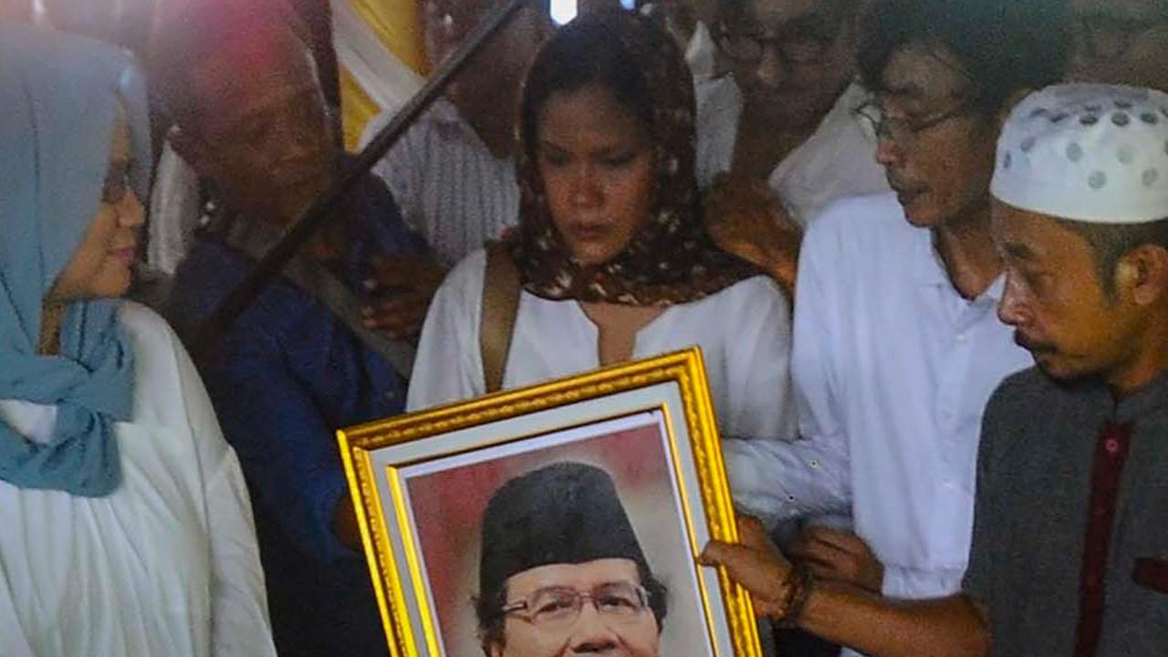 FOTO: Suasana Pemakaman Rizal Ramli yang Berlangsung Sederhana Tanpa Upacara Kenegaraan
