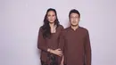 Disaat kamu ingin tampil dengan gaya berbatik klasik, inspirasi pasangan Nadine Chandrawinata dan Dimas Anggara bisa jadi inspirasi.
