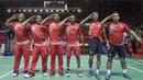 Ekspresi Official Timnas Bulutangkis Indonesia bersama Deva Anrimusthi melakukan selebrasi untuk Indonesia di Asian Paragames 2018  di Istora Senayan, Minggu (7/10/2018).  (Bola.com/Peksi Cahyo)