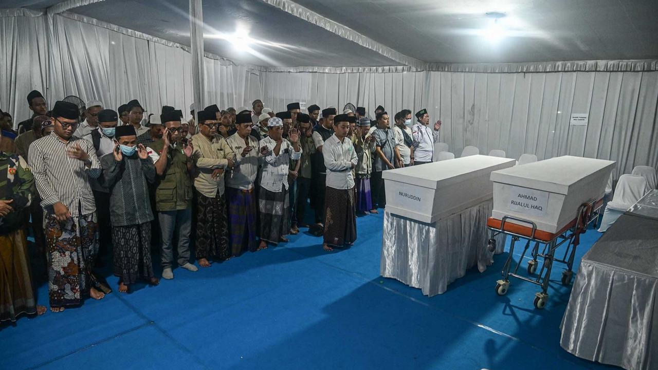 FOTO: 45 Kantong Jenazah Korban Ambruknya Musala Ponpes Al Khoziny Diterima RS Bhayangkara, Proses Identifikasi Terus Berlanjut