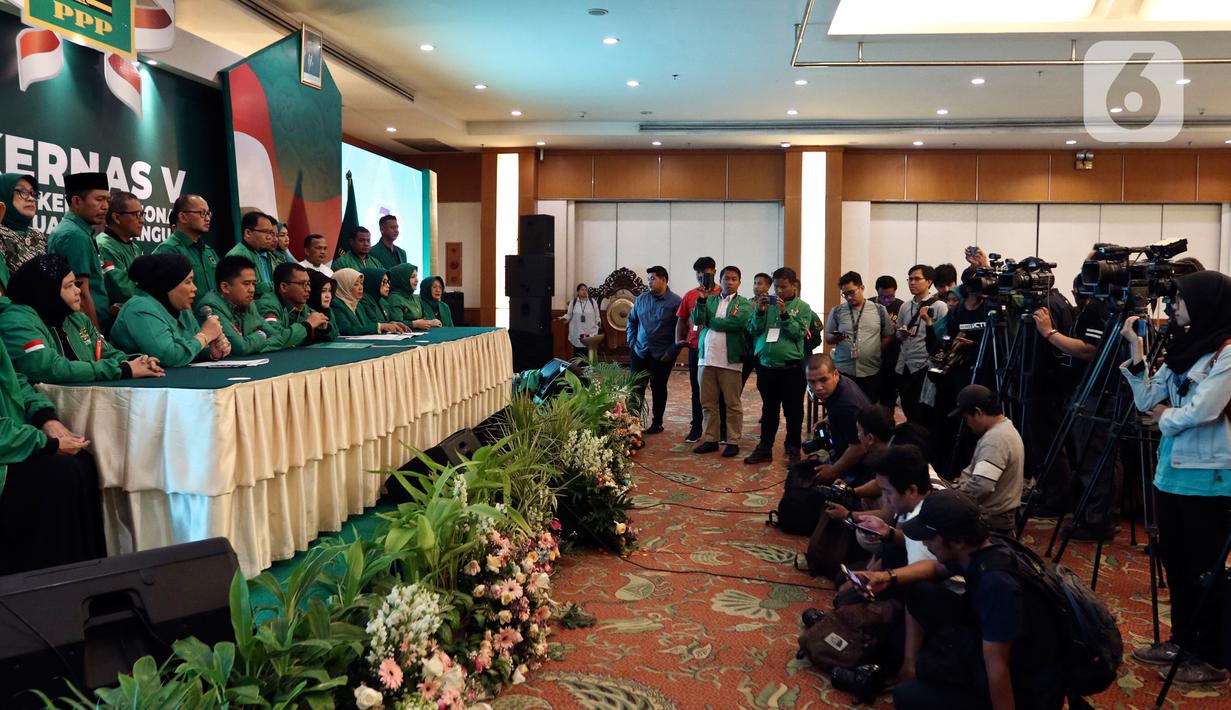 Perwakilan DPW PPP saat memberikan keterangan pers disela Musyawarah Kerja Nasional (Mukernas) V PPP di Jakarta, Minggu (15/12/2019). Dalam Mukernas ke-V, DPP PPP diperintahkan untuk mempercepat pelaksanaan Muktamar IX setelah pelaksanaan Pilkada 2020. (Liputan6.com/Johan Tallo)