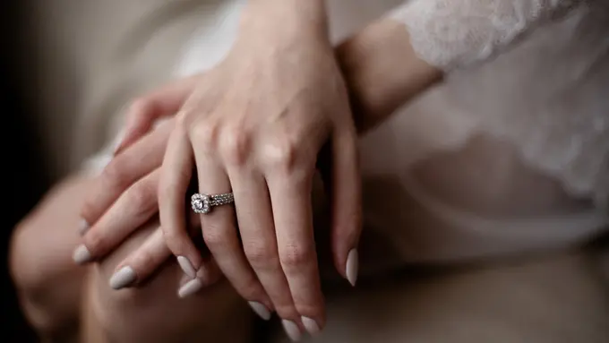 bridezilla dan cincin tangan