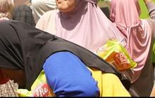 Demi Beras Murah, Warga Lumajang Rela Berdesakan dan Antre Berjam-jam