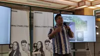 Verry Octavianus, MX Product Marketing Senior Manager, Samsung Electronic Indonesia saat workshop Join the Flip Side Trip di Bandung, Senin (4/9/2023). Liputan6.com/Yuslianson