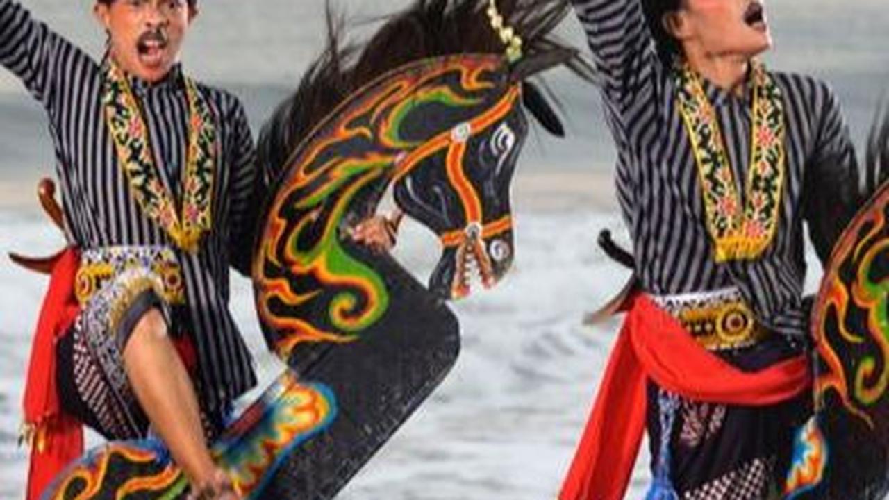<b>Ciri-ciri Tari Tradisional</b>