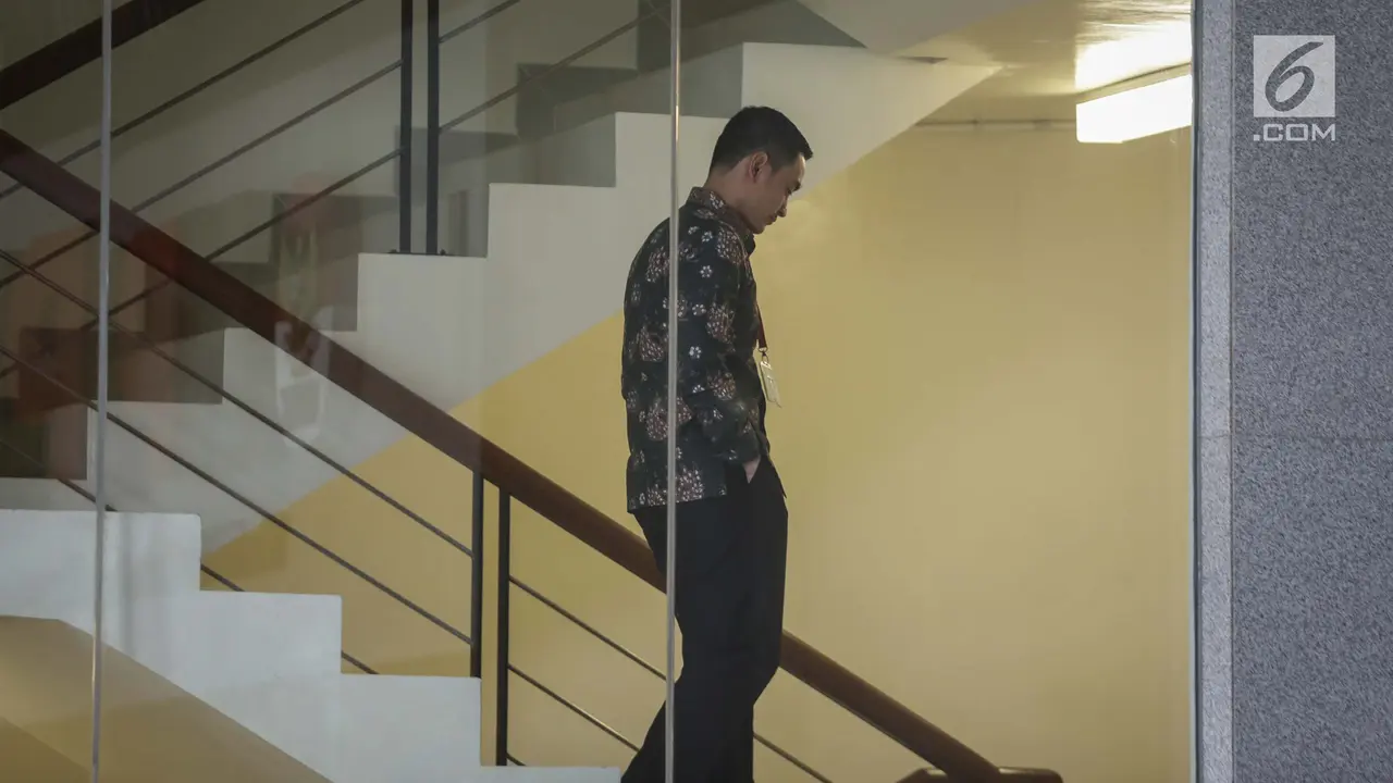 Gubernur Jambi Zumi Zola