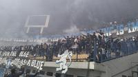 Ribuan bobotoh memadati Stadion Gelora Bandung Lautan Api (GBLA) Kota Bandung, Kamis (7/5/2026). Ini merupakan bentuk dukungan terhadap Persib Bandung yang akan terbang ke Samarinda untuk duel panas melawan Persija Jakarta pada pekan ke-32 BRI Super League 2025/2026, Minggu (10/5/2026). (Bola.com/Erwin Snaz)