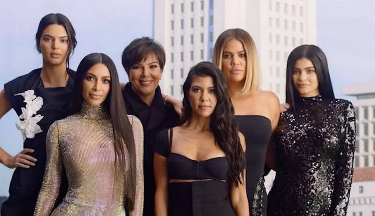 "Kris Jenner mencoba untuk mengatur pesta namun tak bisa mengundang tamu karena tak semua keluarga menyukai yang akan diundang," tambah sumber. (Cosmopolitan)