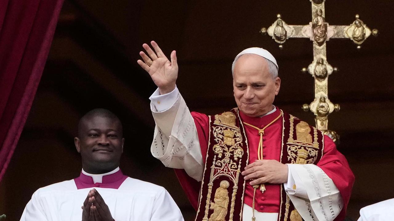 FOTO: Paus Leo XIV Sampaikan Pesan Damai Natal dan Serukan Perdamaian Dunia dari Vatikan