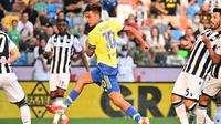 Pemain Juventus, Paulo Dybala, membobol gawang Udinese dalam lanjutan Liga Italia 2021/2022, Sabtu (22/8/2021) WIB. (MIGUEL MEDINA / AFP)