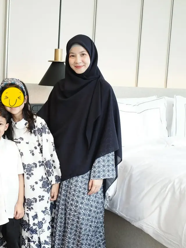 Natasha Rizky Pakai Gamis