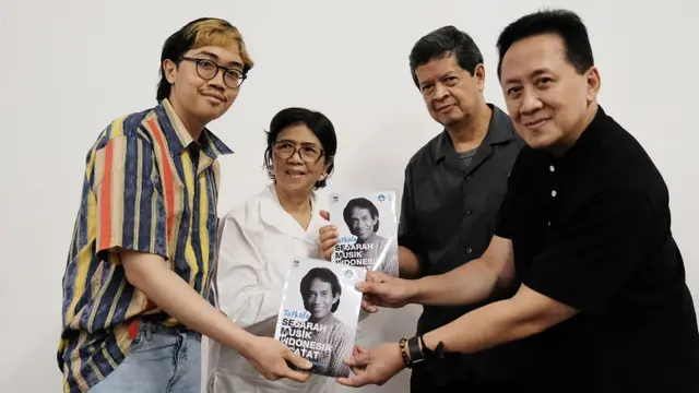 Keluarga dan kolega mengenang setahun kepergian Bens Leo. Tampak hadir Triawan Munaf dan Candra Darusman (ist)