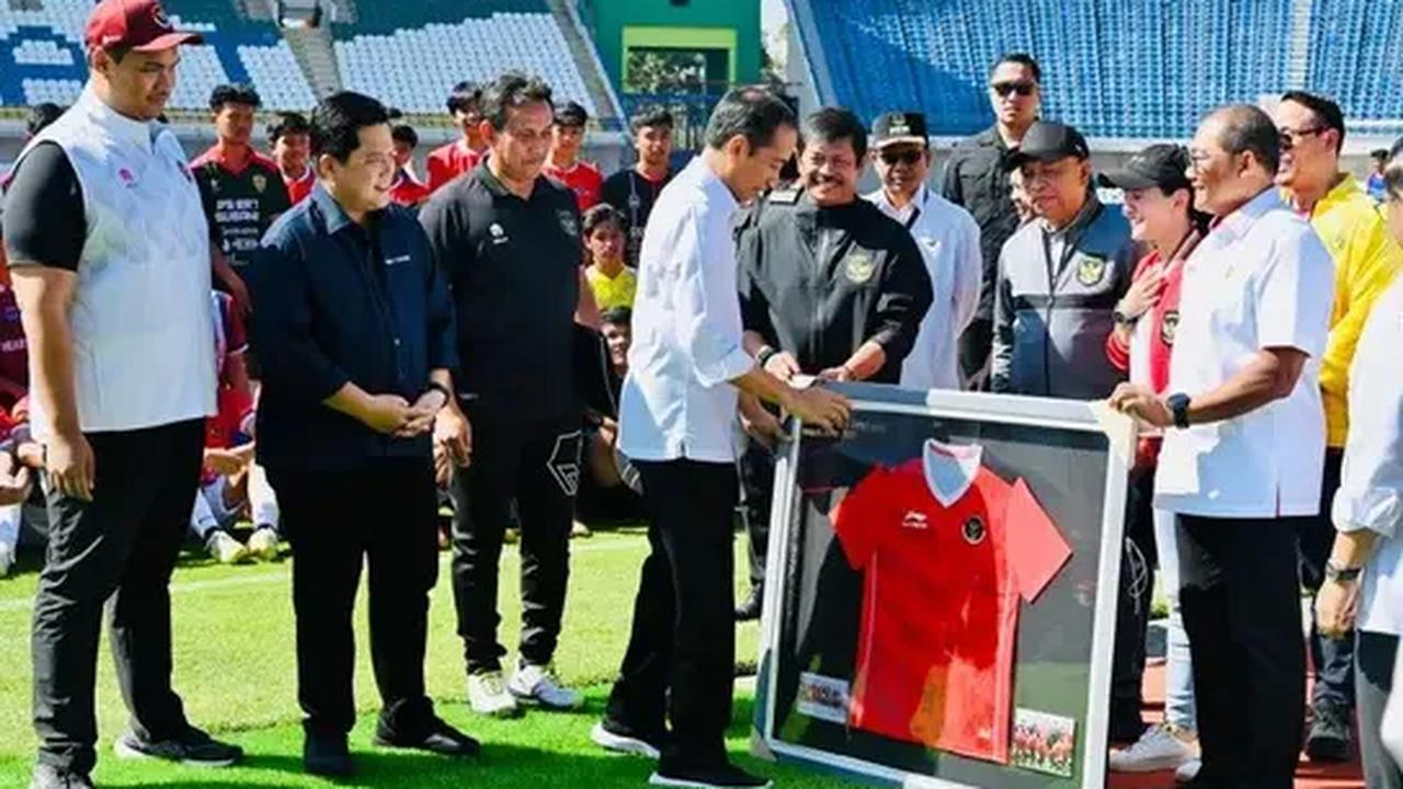 Jokowi menyampaikan puja pujinya pada PSSI di bawah kepemimpinan Erick Thohir.