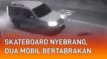 Nasib apes menimpa dua pemobil yang terekam CCTV. Berawal dari sebuah skateboard tak bertuan yang menyebrangi jalan. Membuat sebuah mobil berhenti mendadak hingga ditabrak mobil lainnya di belakang.