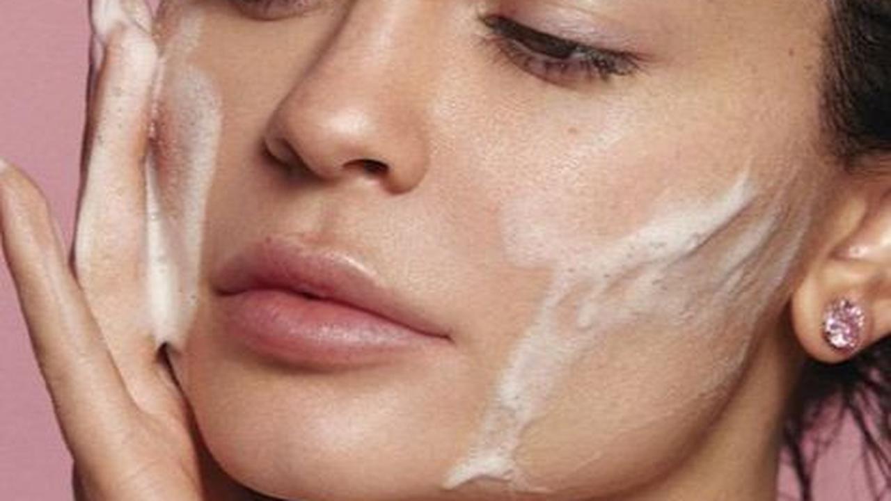 <b>Moisturizer untuk Menghidrasi Kulit</b>