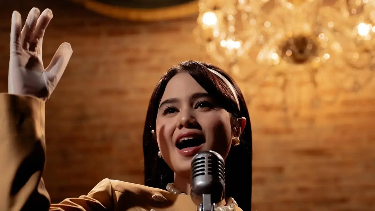 Gaya Vintage Tissa Biani dalam Remake "Gelora Asmara" Bareng Derby Romero