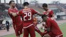 Striker Persija, Marko Simic, melakukan selebrasi usai mencetak gol ke gawang Mitra Kukar pada laga perempat final Piala Presiden di Stadion Manahan, Solo, Minggu, (4/2/2018). Persija menang 3-1 atas Mitra Kukar. (Bola.com/M Iqbal Ichsan)