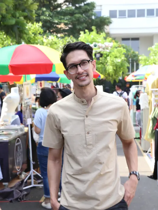 Meski baru dalam berbisnis kuliner, dunia usaha bukanlah hal baru bagi pria berusia 27 tahun ini. Dirinya telah berpengalaman jual beli ‘online’ busana muslim. (Galih W. Satria/Bintang.com)