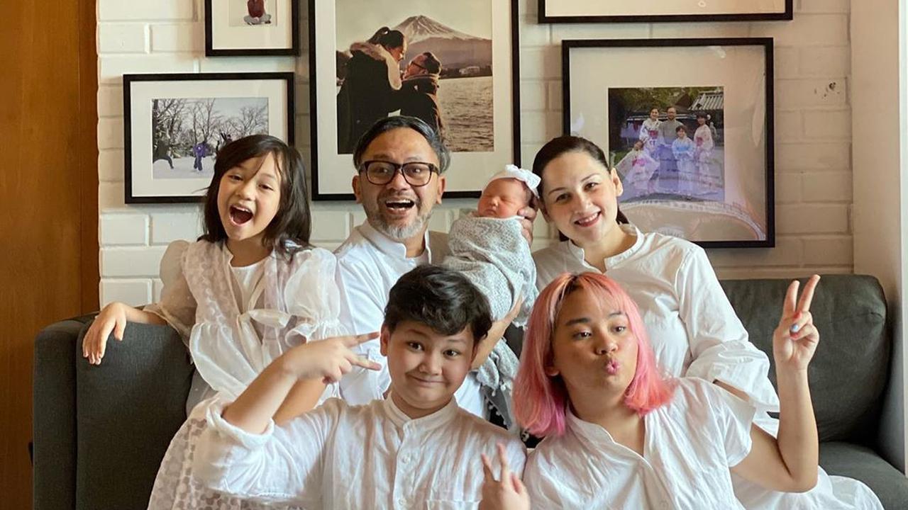 [Fimela] Mona Ratuliu dan Indra Brasco