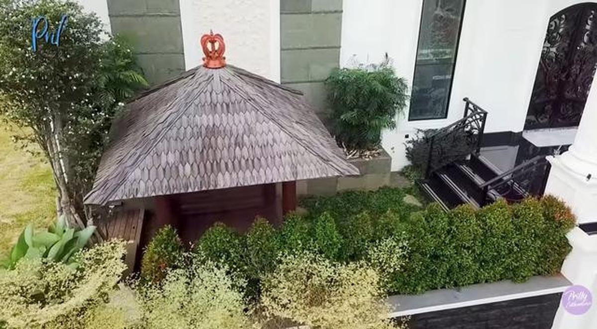 Intip Kemegahan Potret Pagar dan Taman Rumah Prilly Latuconsina, Klasik dan Asri