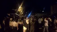 Dilempar Batu, Polisi Bubarkan Demo Mahasiswa di Jalan Diponegoro