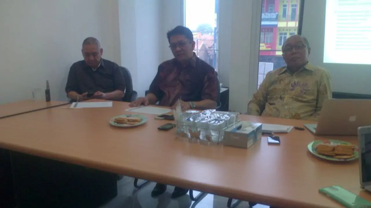 Direktur Utama PT Banten Golbal Develoment (BGD), Ricky Tampinongkol menjelaskan rencana pendirian Bank Banten.