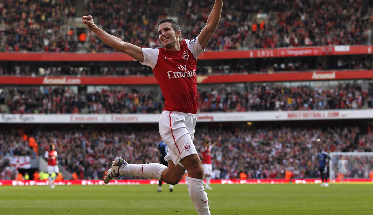 3. Robin van Persie – Didatangkan Arsenal dari Feyenoord di tahun 2004. Tampil selama tujuh musim, Van Persie sanggup mencetak 132 gol dari 287 pertandingan yang dilakoni. (AFP/Ian Kington)