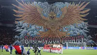 Koreo La Grende Indonesia jelang duel Timnas Indonesia versus Bahrain pada laga kedelapan putaran ketiga Grup C kualifikasi Piala Dunia 2026 zona Asia di Stadion Utama Gelora Bung Karno, Jakarta, Selasa (25/3/2025) malam WIB. (Bola.com/Bagaskara Lazuardi)