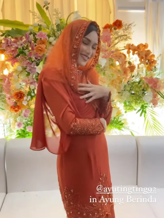 6 Potret Ayu Ting Ting di Acara Pengajian Tujuh Bulan Kehamilan Sang Adik