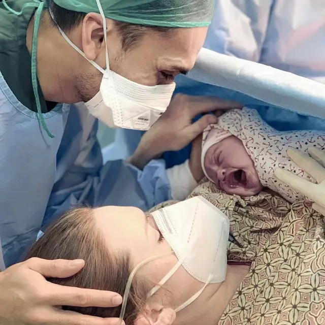 Melahirkan Anak Pertama, Ini 6 Potret Perjalanan Kehamilan Istri Randy Pangalila