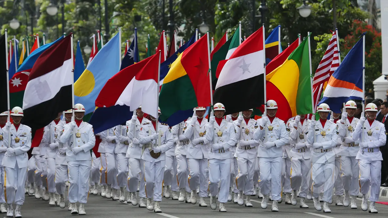 Kemeriahan Parade Historical Walk pada Puncak KAA di Bandung