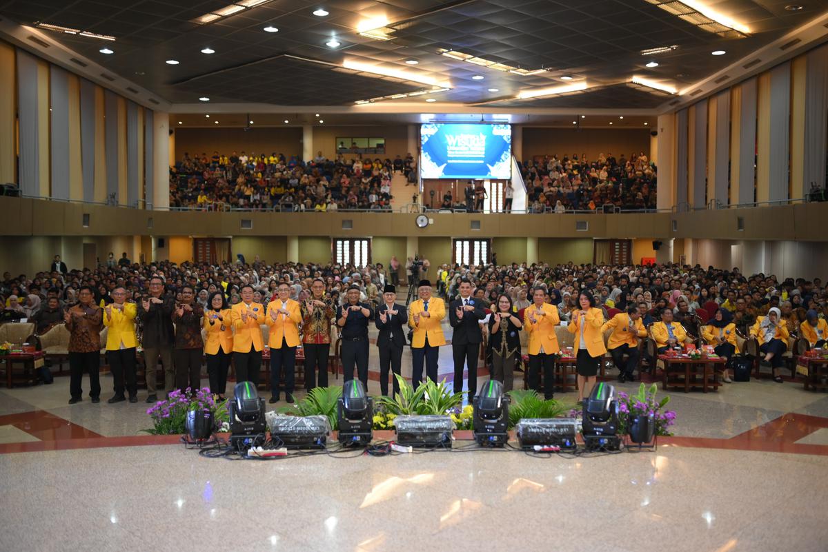 Bupati Trenggalek Mochamad Nur Arifin menandatangani Nota Kesepahaman (MoU) dengan Universitas Terbuka