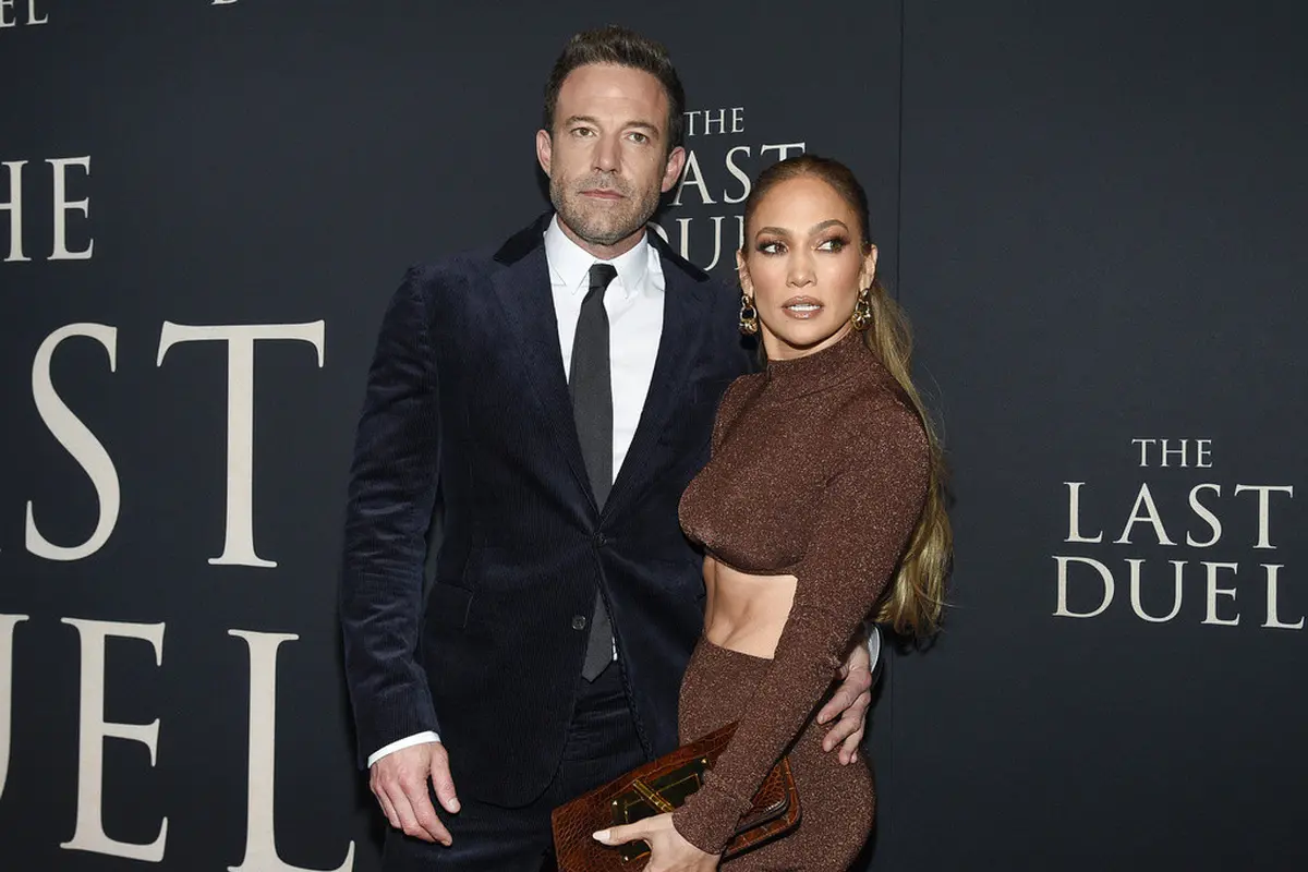 Ben Affleck dan Jennifer Lopez pada 9 Oktober 2023. (Evan Agostini/Invision/AP, File)