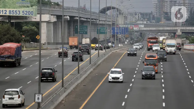 FOTO: Pandemi COVID-19 Turunkan Volume Kendaraan di Jalan Tol