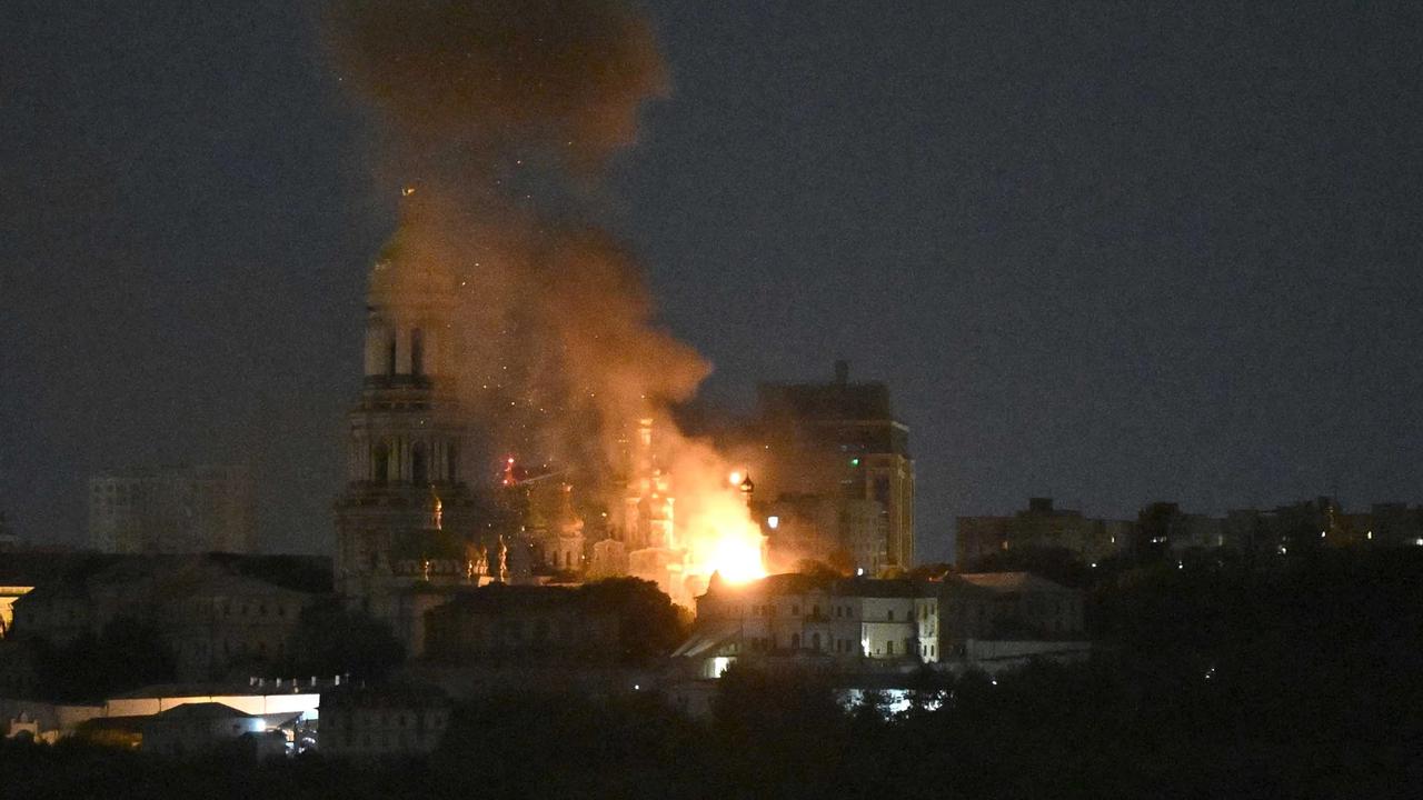 FOTO: Rudal Rusia Hantam Katedral Bersejarah di Kyiv Puluhan Warga Terluka