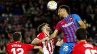 Barcelona tampil trengginas saat menjamu Athletic Bilbao dalam lanjutan Liga Spanyol pekan ke-26 di Camp Nou, Senin (28/2/2022). (AP/Joan Monfort)